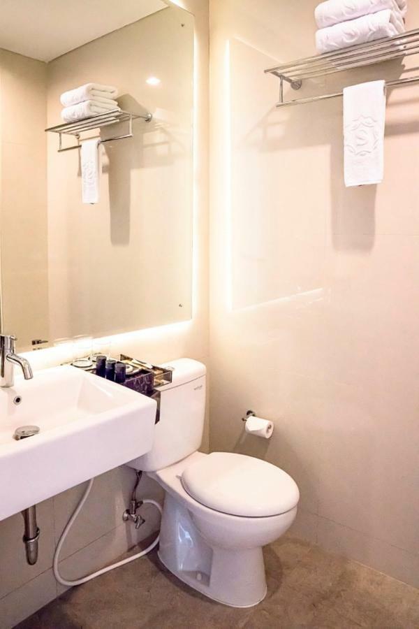 Savero Hotel Depok Eksteriør billede